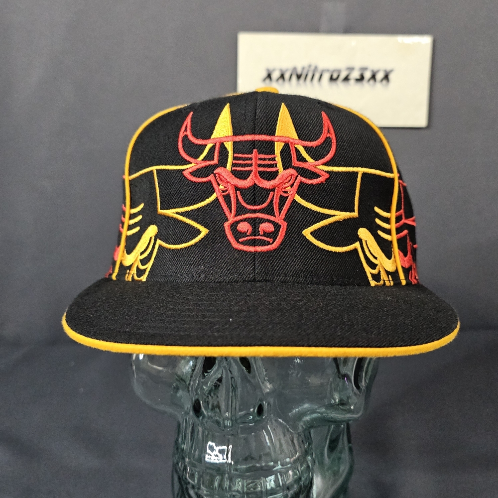 Chicago Bulls Hat Red Black Fitted Cap Size 7 1/8 Jordan 7 Citrus Match UNK